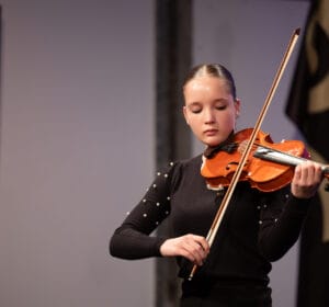 40/40 Violin student